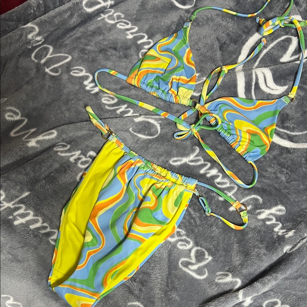 LA HEARTS Vibrant Bikini Set with Swirl Design
